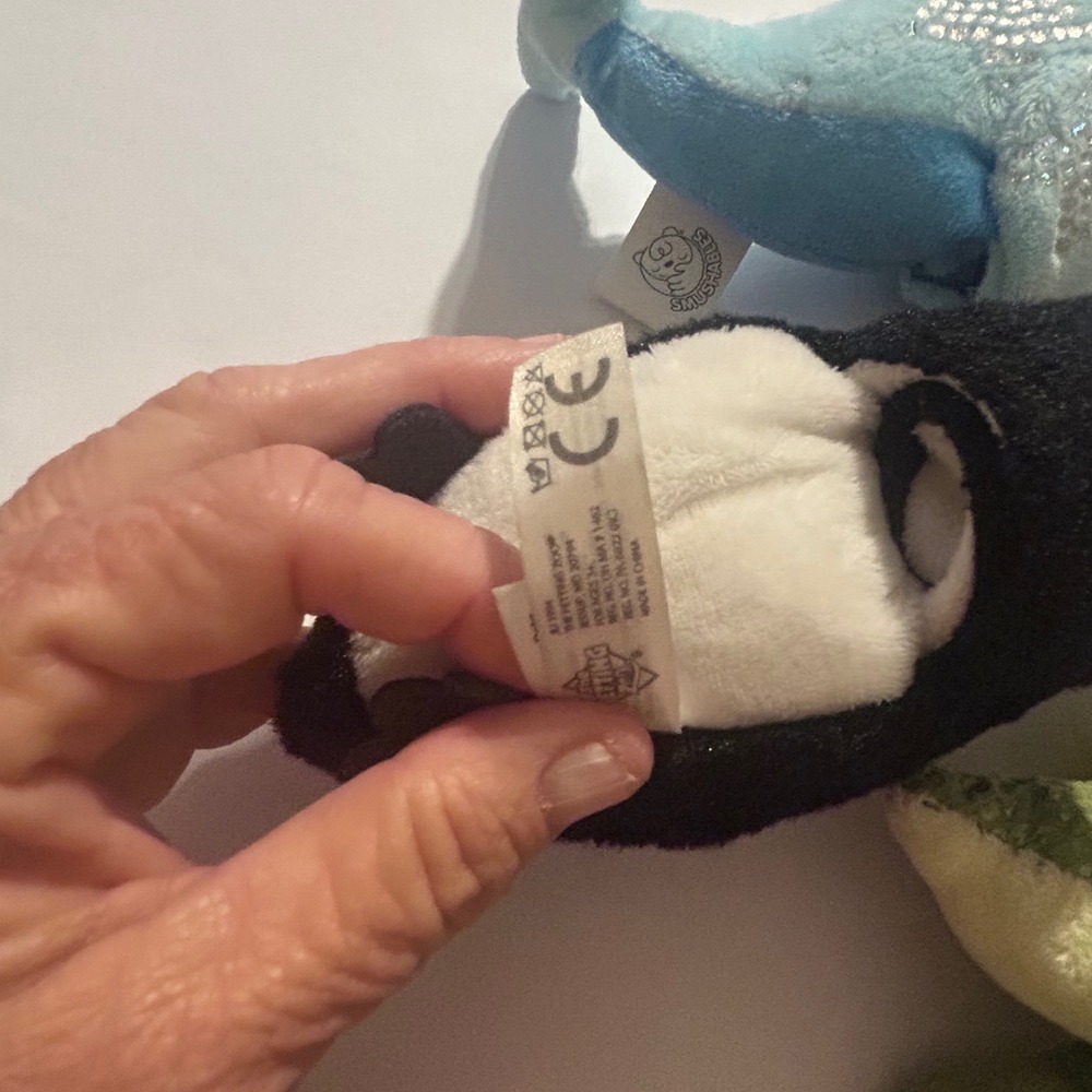 Plush Narwhal Toucan The Petting Zoo Smushable Wild Republic Wrap on objects - Picture 5 of 8